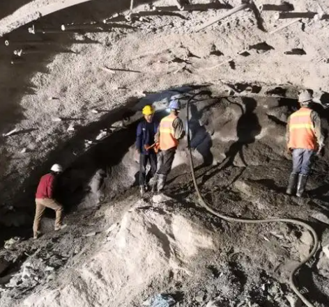 新盈镇拱顶带模注浆料的施工流程及注意事项
